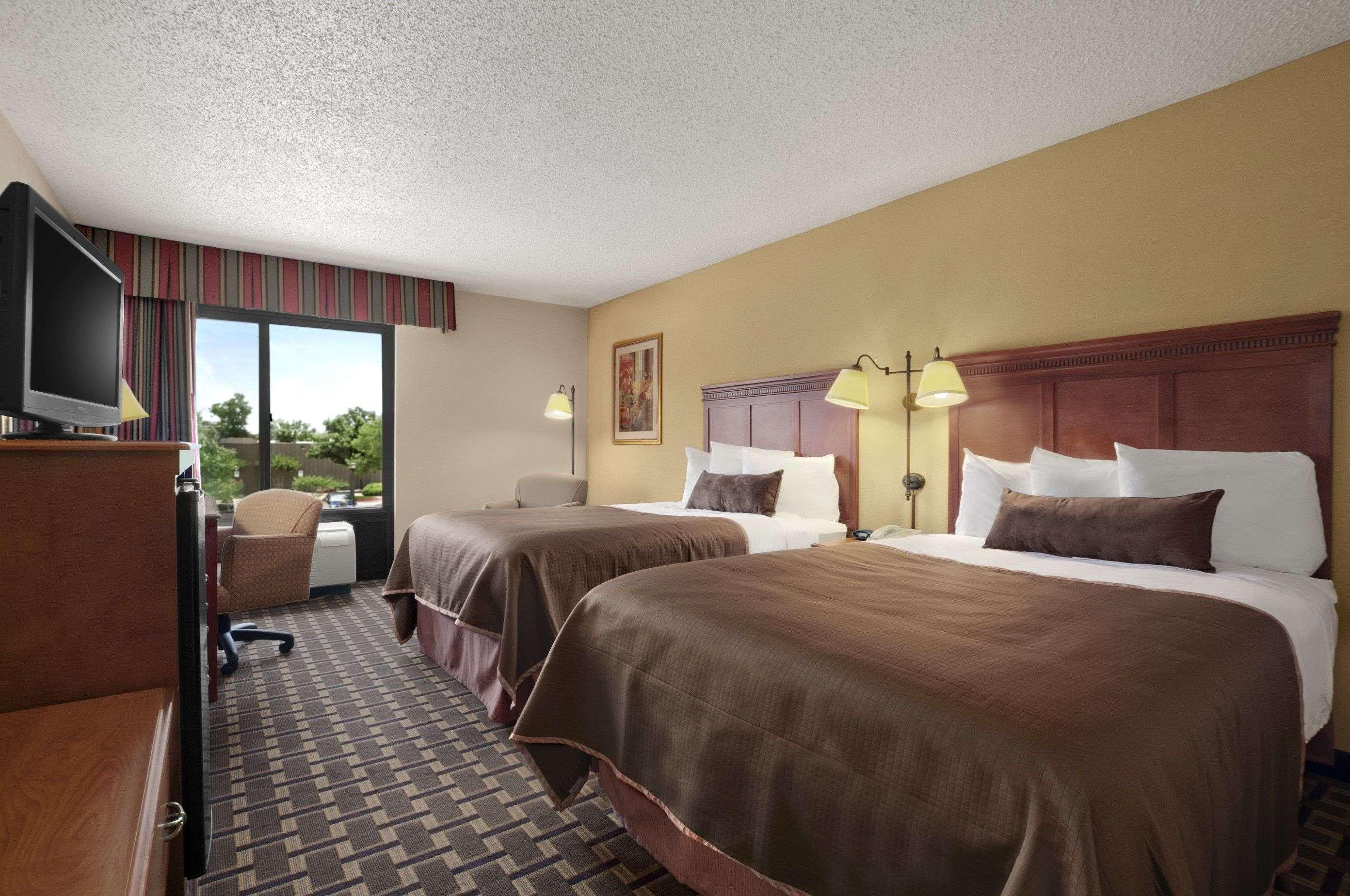 Baymont By Wyndham Lewisville Exterior photo